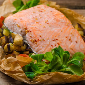 Salmón y verduritas en papillotes de repollo