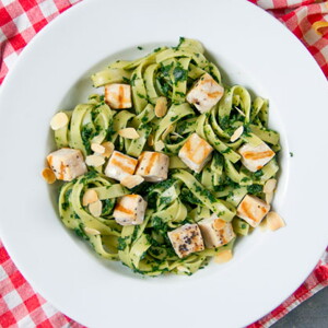 Spaghetti con corazones de merluza y calabacín