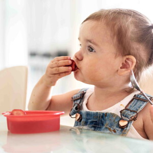 Bebé comiendo