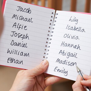 Más de 200 nombres para bebés en inglés