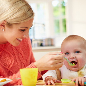 Introducción al destete tradicional o a la alimentación guiada por el bebé