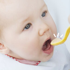 La leche materna por sí sola no es suficiente