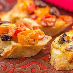 Mini tomate y aceitunas al gratén